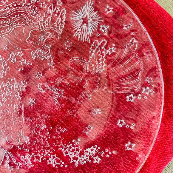 Neiman Marcus 13’’ Christmas Angels Platter - Picture 6 of 8